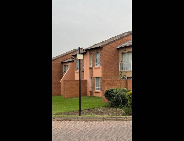 2 BEDROOM TOWNHOUSE FOR SALE IN ERAND GARDENS
